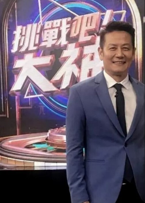 【SLRabbit】极品白虎穴网黄羞羞兔，乖巧配合主人各种姿势无套内射 - 性爱小电影海报