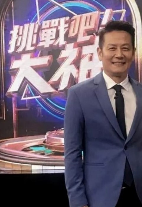 【露脸泄密】京城大妞，职业小护士，平时喜欢撸铁！被渣男玩够分享大量生活私拍！最真实最良家最性瘾！ - 性爱小电影海报